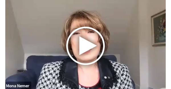 A picture of a woman talking with a playbutton overlaid