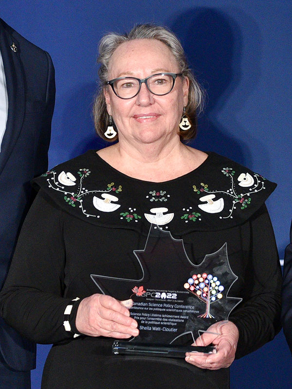 Sheila Watt-Cloutier with CSPC award