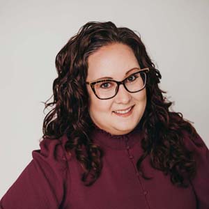 Headshot of Miranda Field